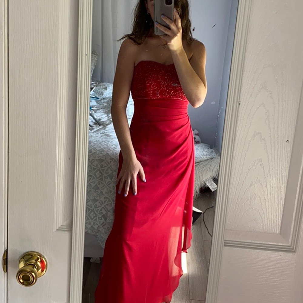red prom dress